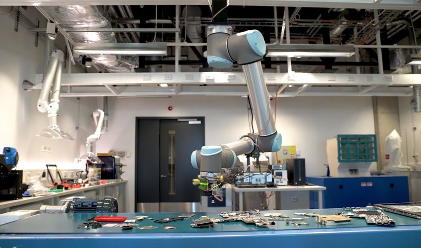 MatterThings's tweet photo. Une micro-usine transforme les déchets électroniques en filament d’impression 3D https://t.co/gbduYaVkrg https://t.co/PnJUwIErYd