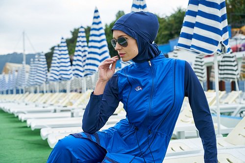 GrandITC_PH's tweet photo. Cuaca yang benar - benar panas terkadang menjadi hal yang menantang bagi mereka yang memakai jilbab. Eits tapi smart shoppers harus  baca artikel di sini dulu untuk tahu tips nyaman berjilbab meskipun panas, selengkapnya di https://t.co/qxKJ0IjDQ2 https://t.co/uoAvGlObd8