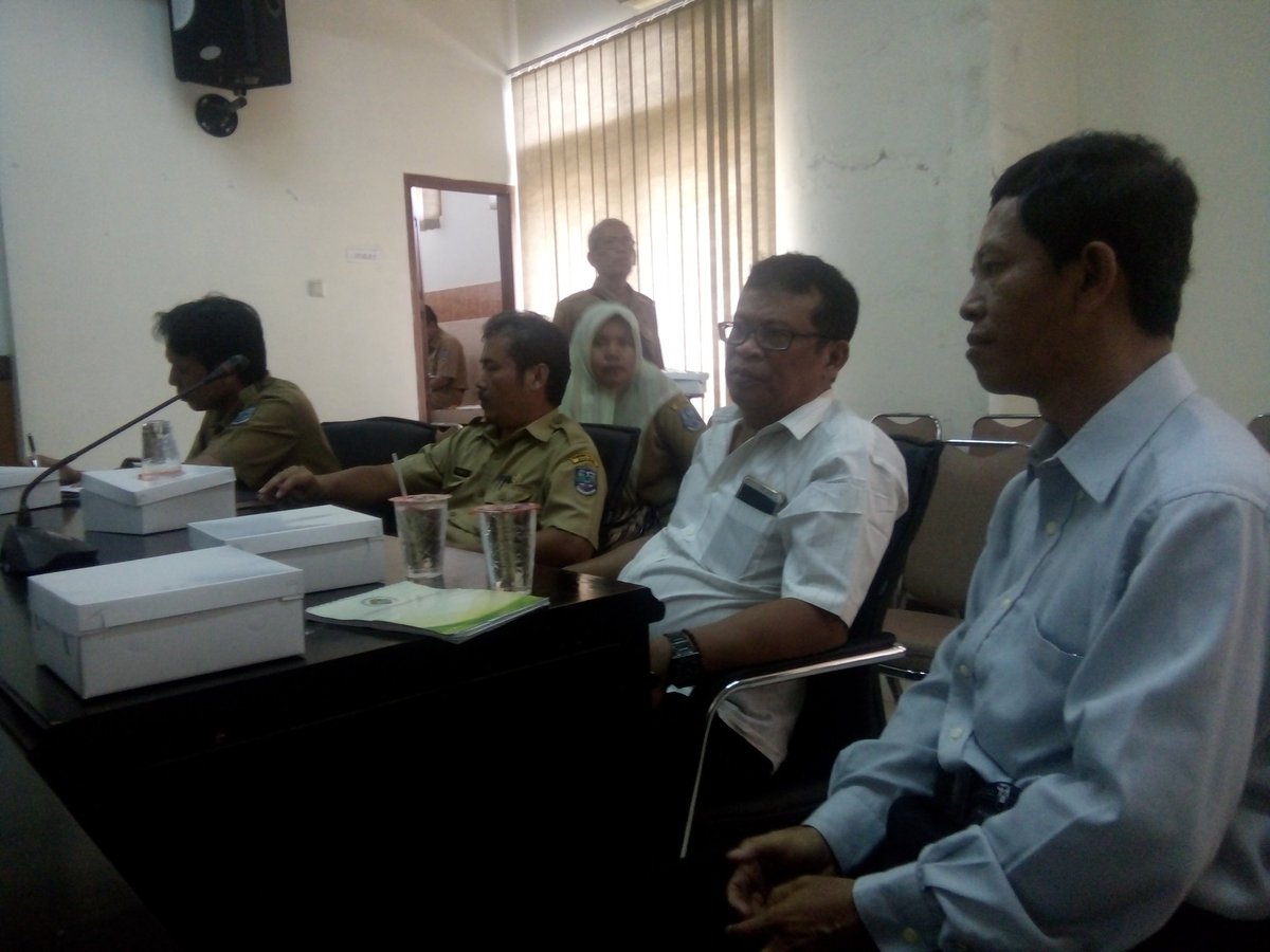 edi_ruknaedi's tweet photo. Rapat Koordinasi Persamaan Persepsi ttg Desa dan #PadatKaryaTunai2018 di Setda Kota Banjar bersama #PendampingDesa #Camat #Kades #DPMPDKPOL #Bappeda #Inspektorat #BPPK
@jokowi @EkoSandjojo @KemenDesa @tppindonesia @anwsanusi @taufikmadjid71 @fachrilabalado https://t.co/OnygBiKWIz