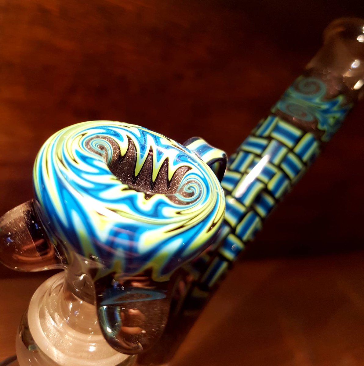 PuffCanada's tweet photo. Dale Sommers heater! I can't believe we still have this, chip stacked up and who doesn't love chip stacks!? This thing is absolutely amazing come check it out for yourself! π₯ππ₯
#puffcanada #dalesommers #glassofig #handblown #glassart #chipstack #weshouldsmoke https://t.co/QdtnEK2Rgi