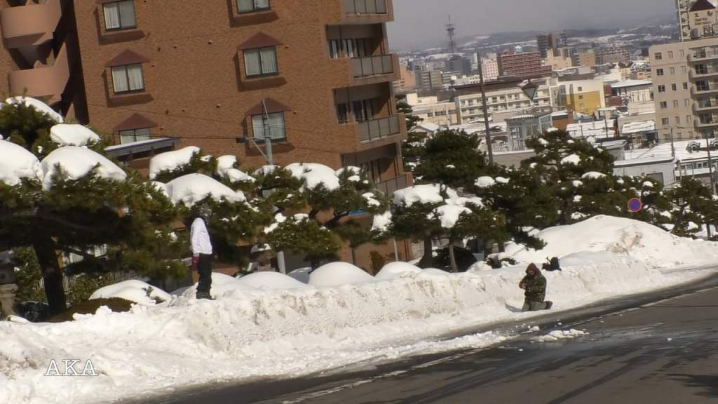 SBN_FREERUN's tweet photo. 雪国のストリートでどう遊ぶのか？Hakodateyama by toolatefilm https://t.co/Tp1Qtwxgyo https://t.co/ti5au627Cf
