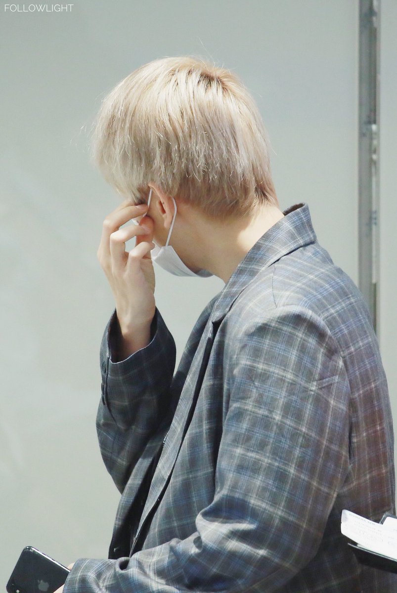 FollowLight0506's tweet photo. 180405 ICN 🌿🍃☘️🍀🌱

 #백현 #BAEKHYUN https://t.co/ZXf3Nv2ExJ