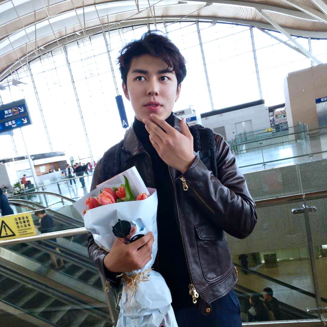 only9naphat's tweet photo. #nineinshanghai
#naphat_nine
#pimpaka
#thaiairways
#9naphatfanclub
#naphatnine_cn
#九军
Photo by Cassie & Tuzi & Vicky
Cr. naphatnine_cn https://t.co/T8cYs8TbJq