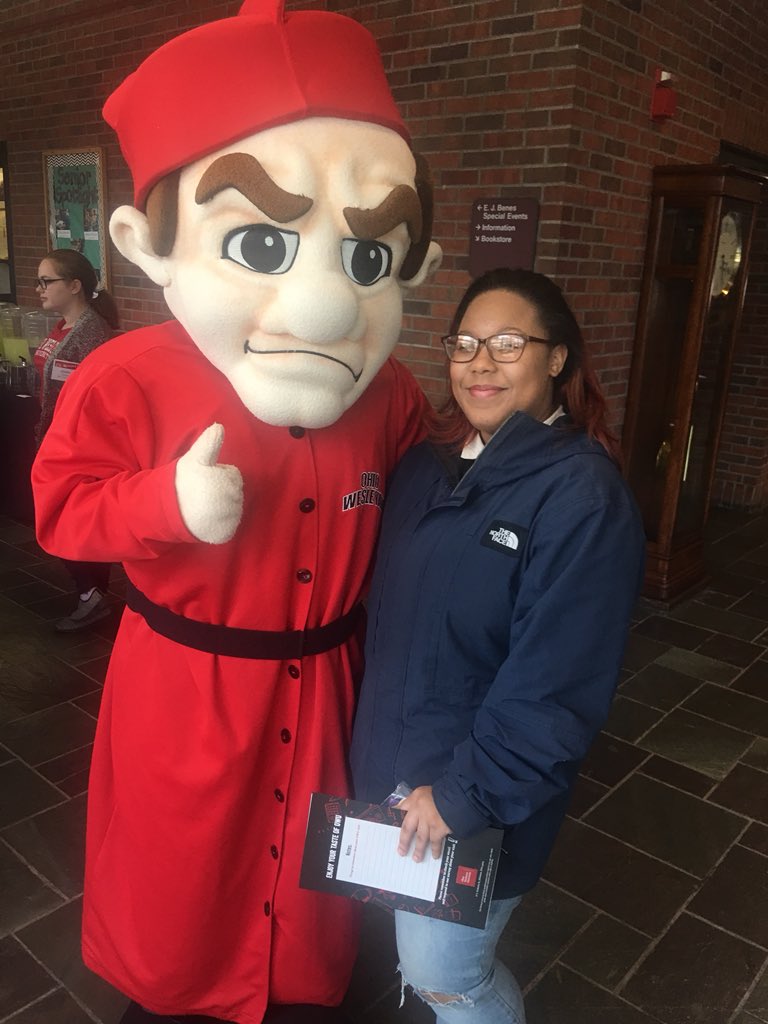mrsnlg1203's tweet photo. My beautiful niece is still undecided on colleges... but I am thinking she belongs here #BishopProud #pickaschool #owu https://t.co/2Jg87rfRSc