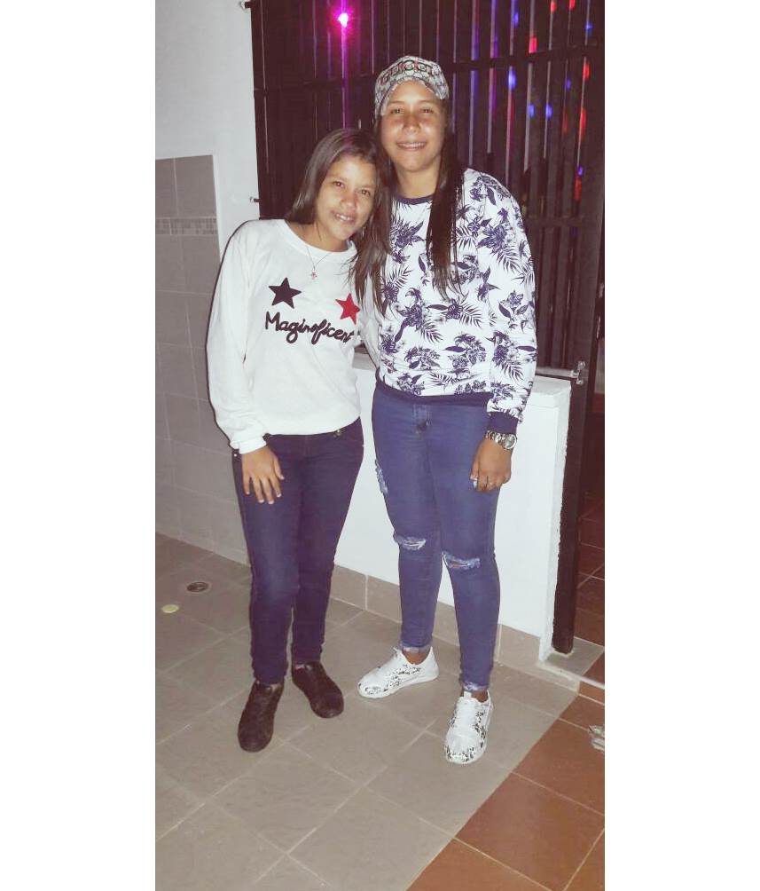 leudismara's tweet photo. Mi Cumpleañera Favoritaa👭👑💋😍 https://t.co/3FgR0daIa2