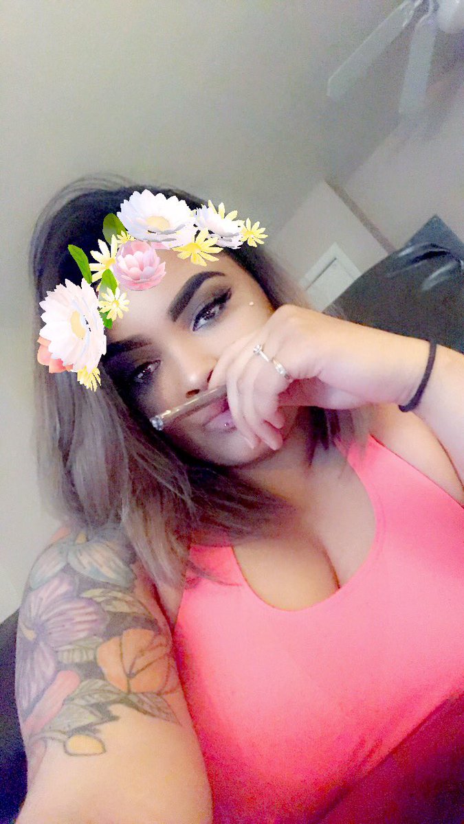 stilllaround's tweet photo. Finally, something I can relate to on Twitter !! 🤪 #FineWomenThatEatAss https://t.co/iGAxDKEbeV