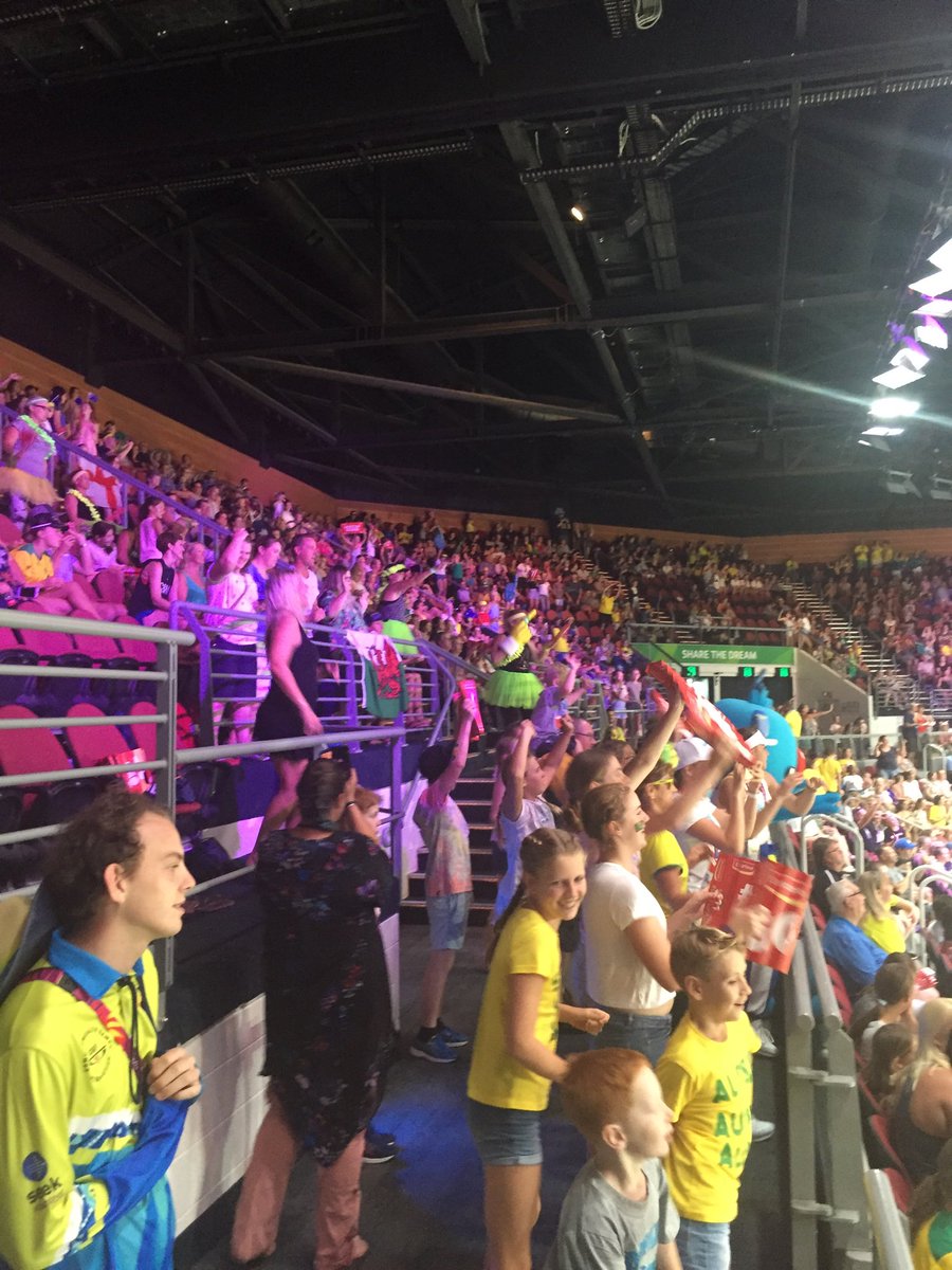 TheRowdyShow's tweet photo. #GC2018Netball #shakeitoff https://t.co/3hpBw7jYuM