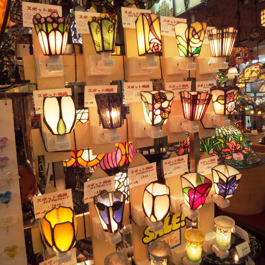 ステンドグラス の #フットライト です！直接コンセントに差して使える