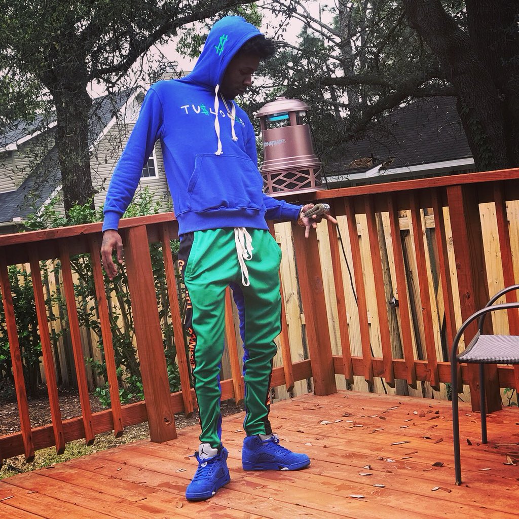 BlowDinero's tweet image. One Thing Bout Me, I Been Bout A 💲Bill
#NawlFr  #TrapMode 
📸: BabyGirl 💙