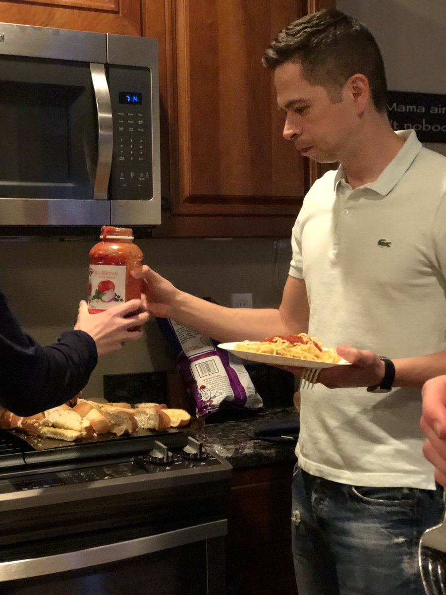 PMDNuXi's tweet photo. Brotherhood Spaghetti Dinner 🍝 #PMD #Nuxi #brotherhood https://t.co/1es2404UiH