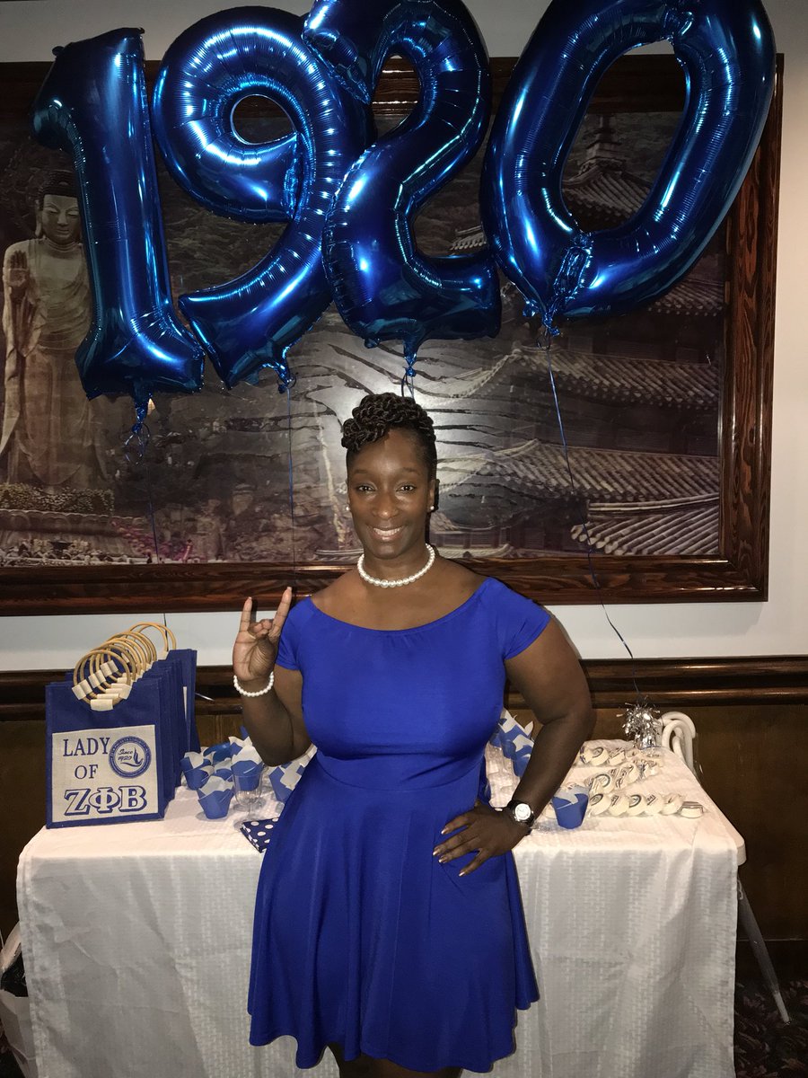 shihirahann_'s tweet photo. To my auntie and now my favorite Dove 😍🕊 CONGRATULATIONS, you did it !! 💙🕊💙 @CatBraxton https://t.co/FdTe8cXQYd