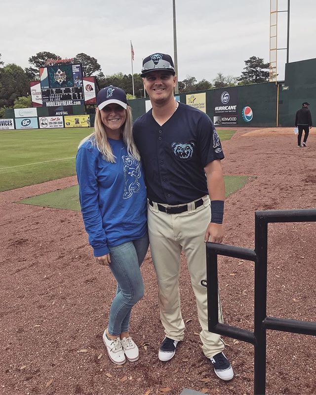 WAGSinreallife's tweet photo. Been stealing bases for 20 years, been stealing my heart for 3 #wagsinreallife (@alexa_elkins + @brendonsanger) https://t.co/xhN8SfBGx8 https://t.co/qwCdlbgvoN