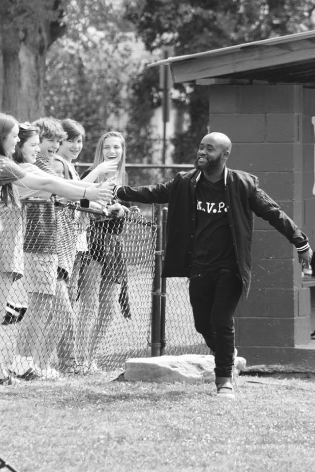 traychaney's tweet photo. I totally understand the meaning of “GODS PLAN” ....just wrapped a new film called #AngelsInRocketField (This moment was a real moment captured)....NOW I’m headed to the SEASON 3 PREMIERE party for our hit television show #SaintsAndSinners which premieres 9p on @bouncetv #Blessed https://t.co/trWTR1kgaP