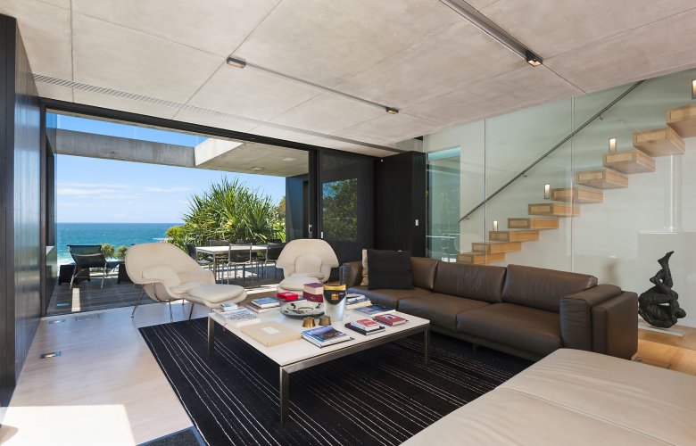 ReconDaily's tweet photo. #TheHutt is an #awardwinning design with stunning #interiors and breathtaking #oceanviews. See more: https://t.co/8zbNpvFoiY
#forsale #DavidEdwards #LJHookerPalmBeach #WhaleBeach #oceanviewhome #oceanfronthome #AlexPopovdesigned #PopovBass @ljhooker https://t.co/6UOlYAsDO8