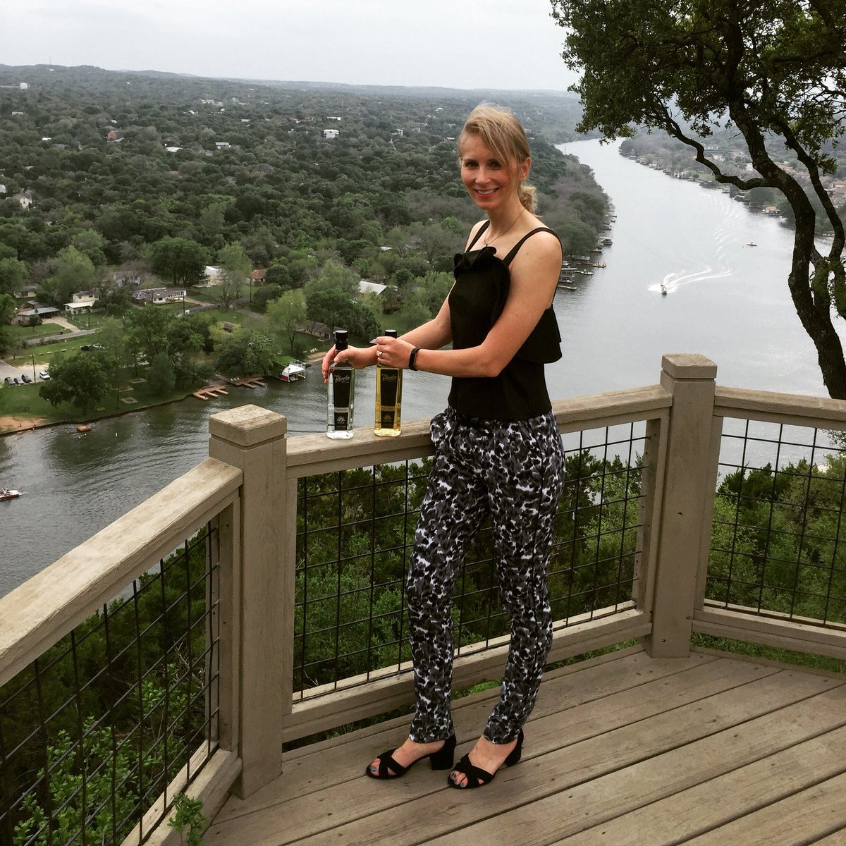Tequila_Sheela's tweet photo. A wonderful evening with great people for a great cause. A huge thank you to @AustinAngels for all your efforts #givingback #lovebox #sipandgive #austincommunity #atxgiving #greatervaluenetwork #gvn #austinangels #hillcountry #coloradoriver #tequilasheela https://t.co/gHlddMUufc