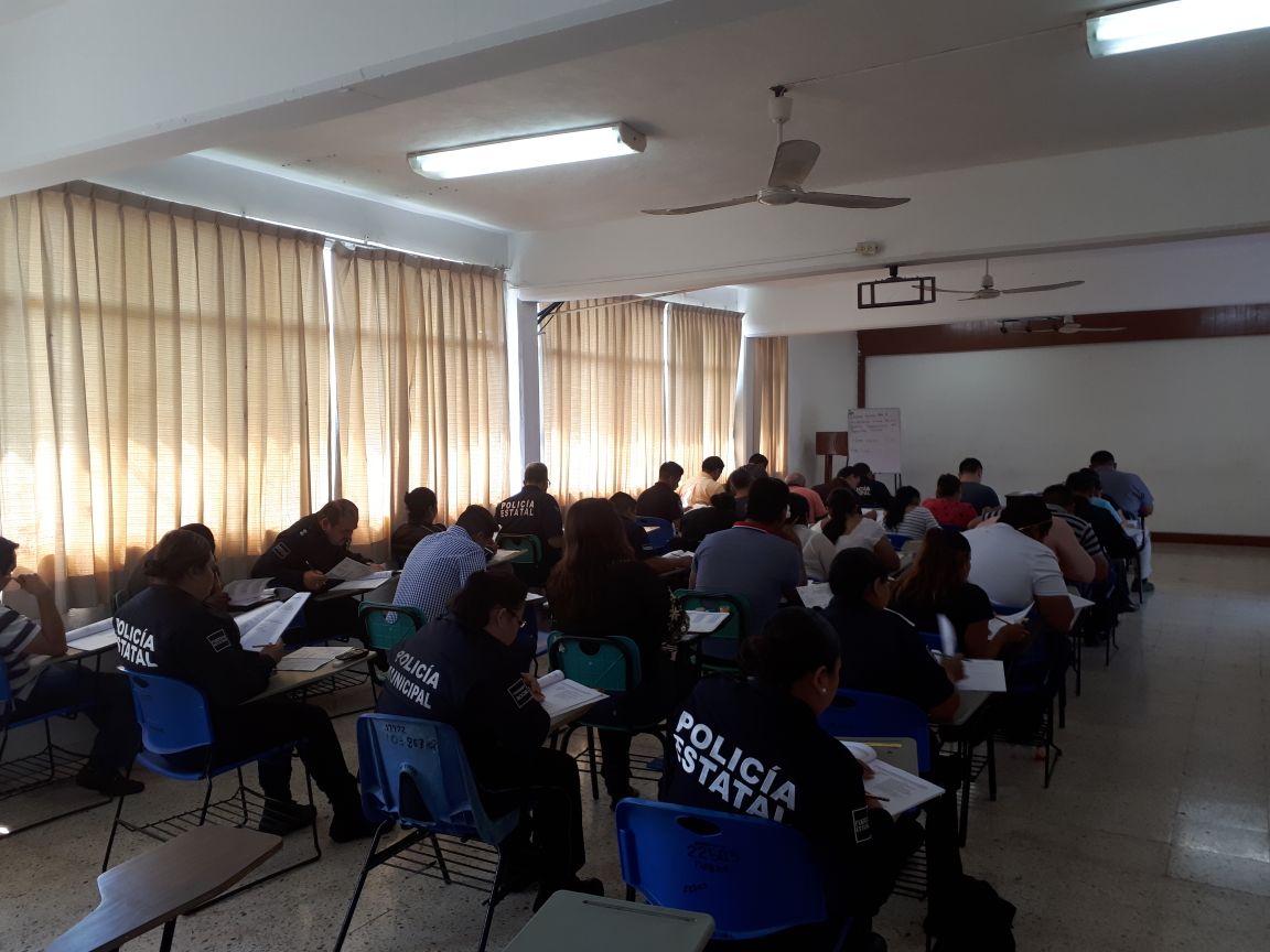SSC_QROO's tweet photo. Por primera vez,  y a través de la Academia Estatal de la #SSPROO, 83 elementos policiacos, presentaron el examen del #Ceneval para obtener el título de Técnico Superior Universitario (TSU) en Seguridad Pública. https://t.co/RKnS35L0Hi

@ComunicacionQR 
#QuintanaRooSeguro
#AESP https://t.co/nbS1gDXec1
