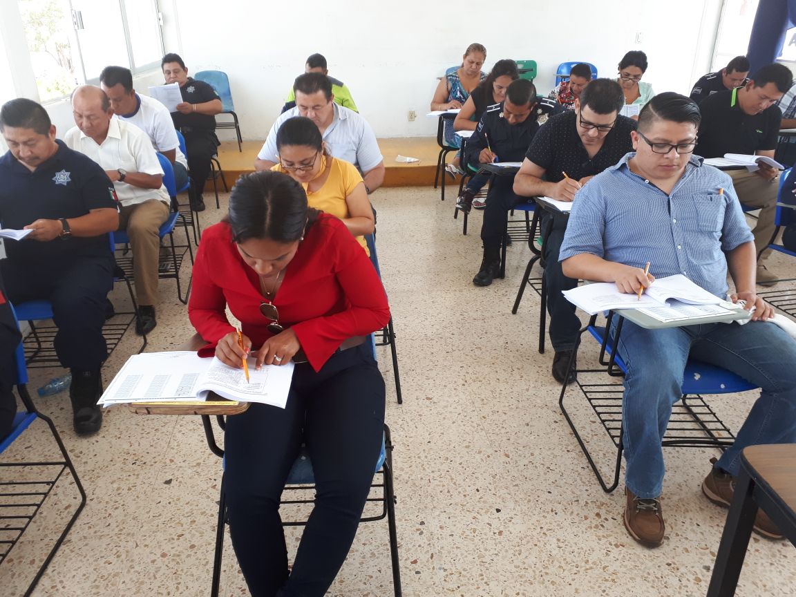SSC_QROO's tweet photo. Por primera vez,  y a través de la Academia Estatal de la #SSPROO, 83 elementos policiacos, presentaron el examen del #Ceneval para obtener el título de Técnico Superior Universitario (TSU) en Seguridad Pública. https://t.co/RKnS35L0Hi

@ComunicacionQR 
#QuintanaRooSeguro
#AESP https://t.co/nbS1gDXec1