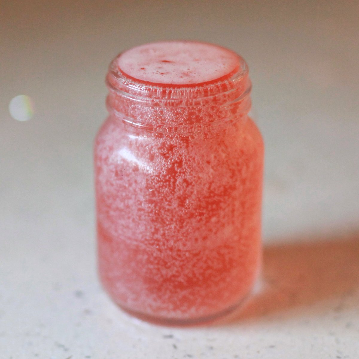 kombuchahunter's tweet photo. Booch, sometimes you’re almost too pretty to drink. 😍 Our Strawberry Rhubarb brew with a Sencha and Assam tea base. https://t.co/yoxHjLA1jR #kombucha #kombuchahunter #vegan https://t.co/5tBXqKC8H3