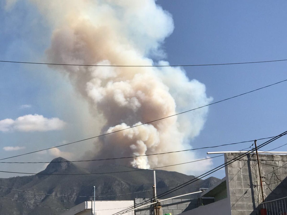 luiscarlosplata's tweet photo. Entre 2010 y 2011 el Gobierno de #Coahuila (Humberto Moreira-Javier Villarreal) simuló comprar 4 aviones y 5 helicópteros por 815 millones de pesos (que mucho ayudarían hoy para combatir el incendio forestal en #Saltillo)

La corrupción mata. Felicidades, sigue votando por el PRI https://t.co/jqdQnOIv1w