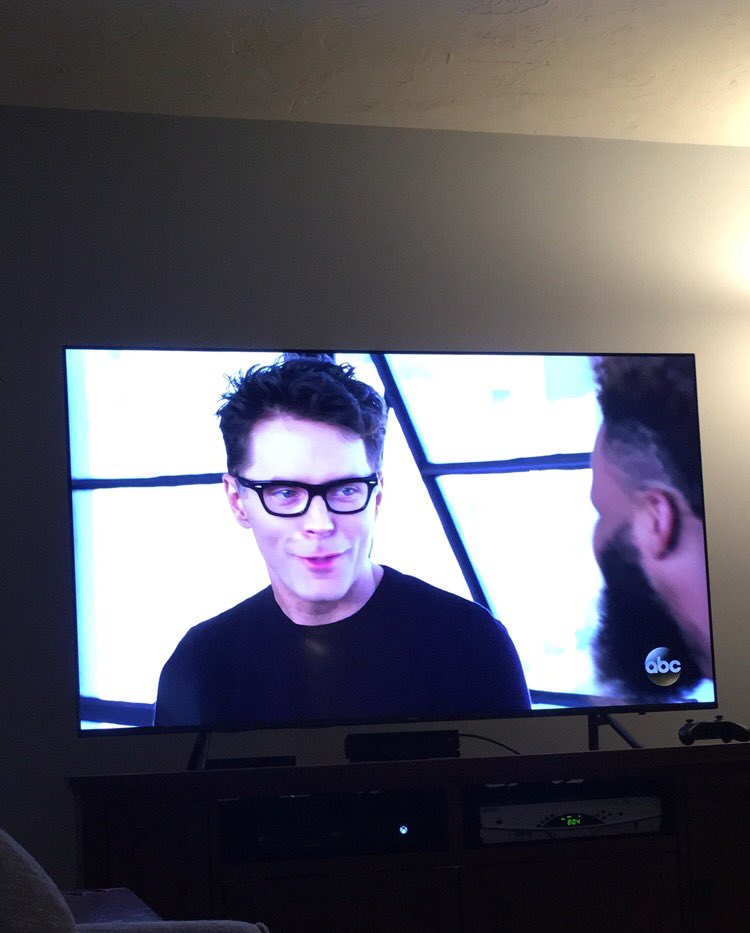 tayy_lor14's tweet photo. As much as I LOVE listening to @bobbybones and the @bobbybonesshow every morning, listening to Bobby and SEEING him is such a great change in pace #hibobby #bteamseesyou https://t.co/n6Er6AfTdp