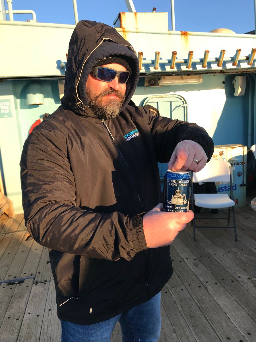 Shark_Tracker's tweet photo. We've got that #FridayFeeling is just about beer o'clock time for a Shark Tracker #breer.
Every brew you crack helps fund @OCEARCH shark research! https://t.co/qzIAUCWhMC