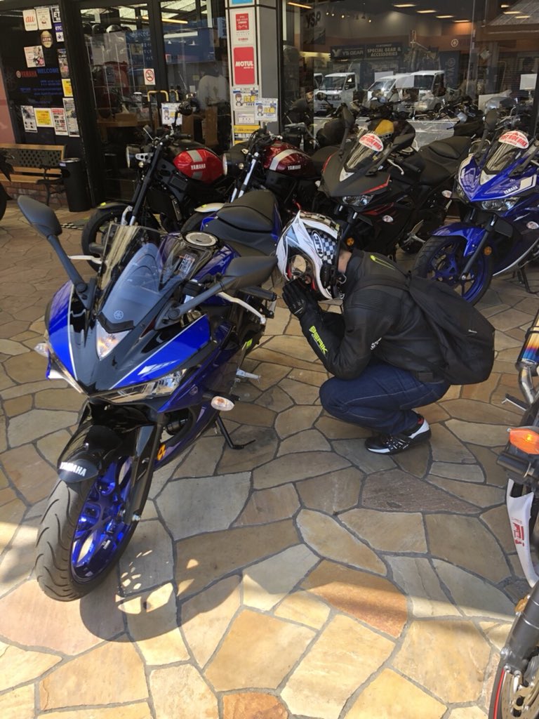 soccerboy3194's tweet photo. 昨日4/8ついにYZF-R3納車！
初バイク！
4/1に契約して待ちに待った納車！
RSタイチ行って、針行って100kmぐらい走った！
ランページモンキーさんや、行くねんTVさん見てバイク欲しくなってやっと買えた！
バイクライフの始まりです。
#バイク乗りと繋がりたい 
#YSP大阪東
#初バイク
#YAMAHAが美しい https://t.co/9PtaUB83PF
