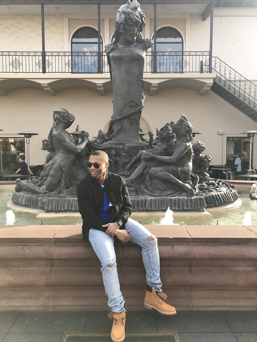 rlrealist's tweet photo. #SingleQueDawgTwitter
#SingleQueTwitter why not 🔥 https://t.co/rk7AdFtW7w
