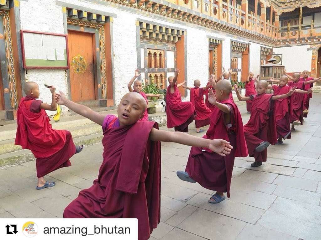 sanshui596's tweet photo. Photocredit @amazing_bhutan @bhutanmuktse
Little #monks picking up steps of #traditional #maskdances #ca
#monk #buddhistmonk #Bhutan #Bhutanese #Asia #Himalayas #Buddhist #Buddhism
#cute #travel #traveller #India #Nepal #Tibet #adventure #world #travelling #culture #tradition https://t.co/SjZpkM7tYI