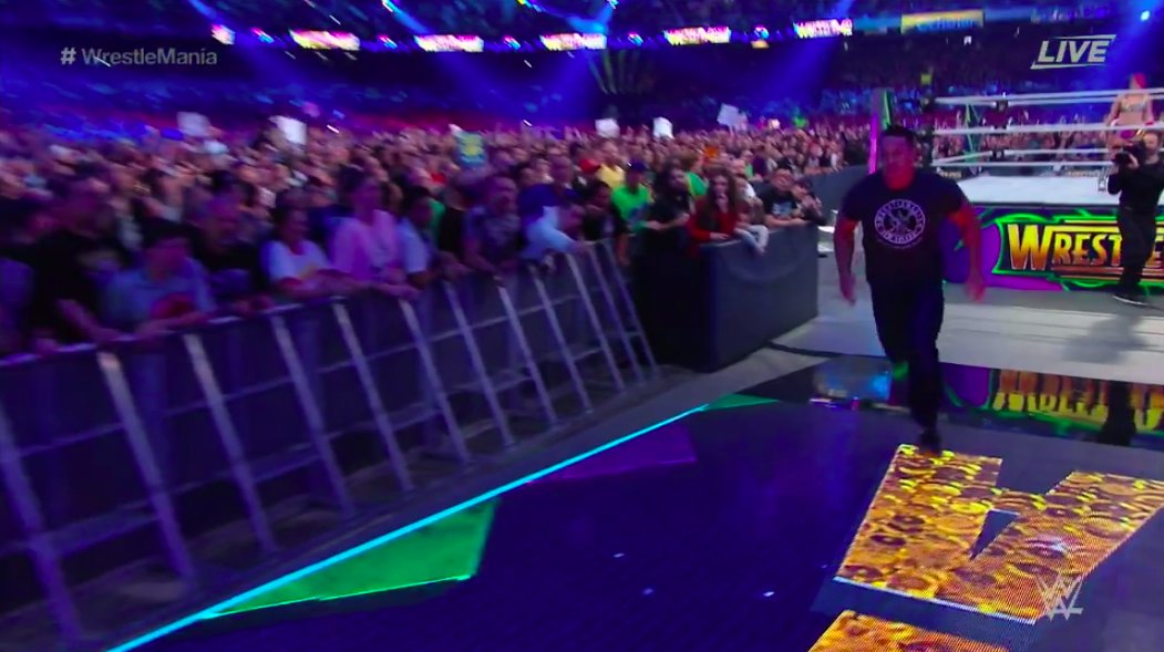 Trueanimehero's tweet photo. When he says he can host😂🏃🏽 #WrestleMania #Gaypplproblems https://t.co/5EacWBs0j0