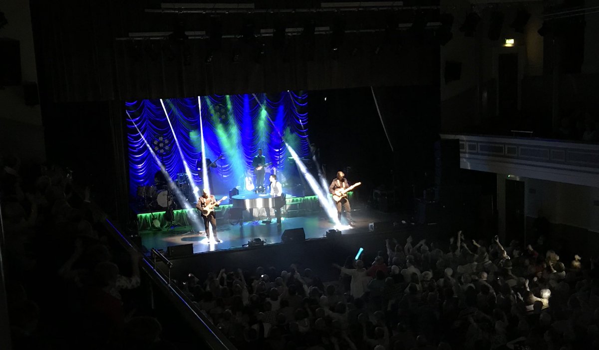 Another cracking show from <a href="/iamNATHANCARTER/">nathan carter</a> and his band tonight at #AlbertHalls #livemusic #country #pop Pic by @duncanrennie