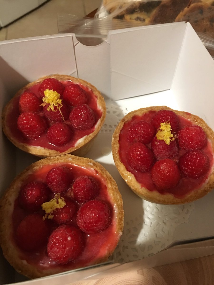 andrewprovolone's tweet photo. Hey @GordonRamsay my gf made these rasberry tarts, how do they look? https://t.co/uZmrX1zwbt