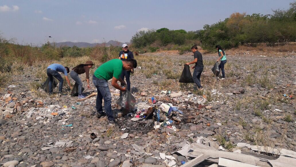 BecasHN2020's tweet photo. #beca2020| Limpieza de Río Puntia, Nacaome, Valle. https://t.co/gGK29px2rO