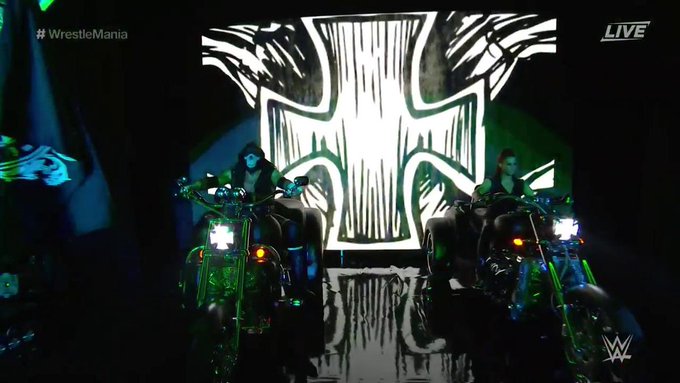 Bonnie and Clyde with da posse #WrestleMania https://t.co/YT4r4az9M4<a href="/tag/wrestlemania"class="tags">#WrestleMania</a>