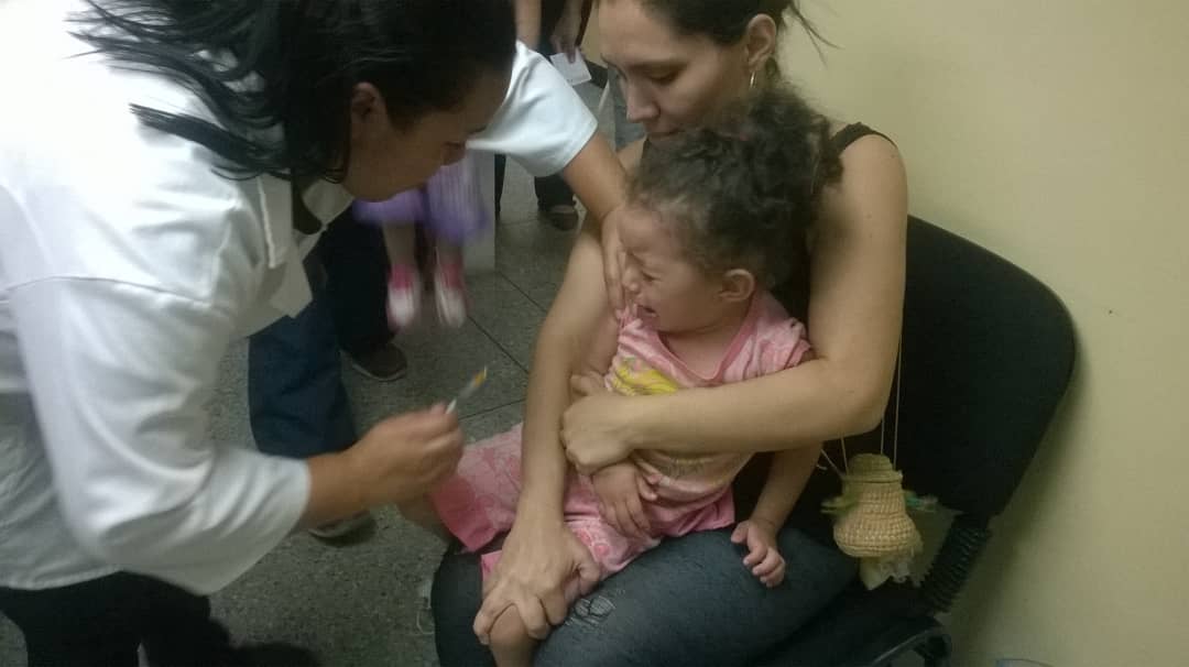 Delvalle081's tweet photo. Jornada de vacunacion las americas en el pedro iturbe @clapgandhiud2 @YARITZADC @j14monteto @YepfriArguello @gladysmadeline @Kelucha86 https://t.co/jyH3j4RuqI