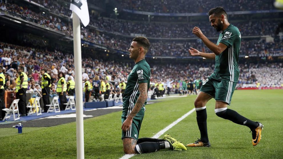 WizardMertin's tweet photo. @As_TomasRoncero no andabas así con la camiseta del Betis cuando os ganó 0-1 en el Bernabéu verdad @cristobalsoria? #ChiringuitoDerbi #ChiringuitoDeMega https://t.co/Jcre9BAwr4