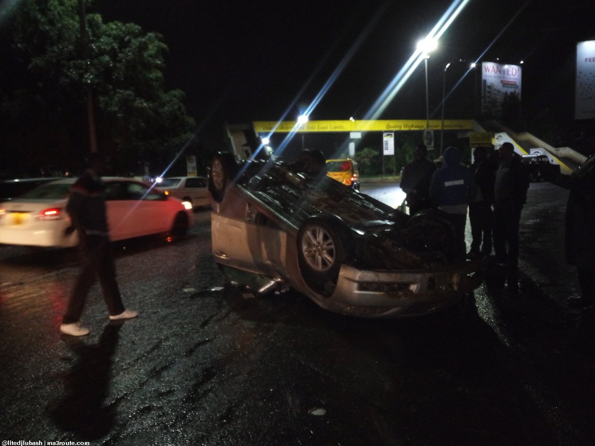 a3Route's tweet photo. 03:33 #IamStillAwake but accident at nyayo stadium roundabout! The driver is safe don't use a📱 when driving  https://t.co/2V7XkL8x4c via @litedjlubash