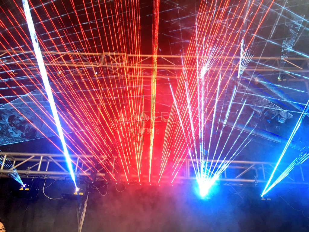 520Laser_Japan's tweet photo. 先週、アシアＫＴＶ＆バー展示会に出展いたしました。今回、クラブ5000のRGBレーザー（20台）とクラブR-170ビームバー（15本）を展示いたしました。現場の雰囲気も盛り上がってきました。
また、弊社のブースにお立ち寄りいただきの皆様、誠にありがとうございました!
今後、弊社も引き続き頑張ります! https://t.co/mObcactzRs