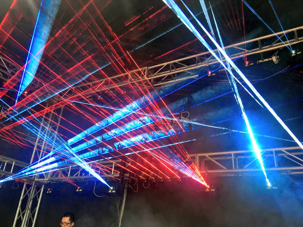 520Laser_Japan's tweet photo. 先週、アシアＫＴＶ＆バー展示会に出展いたしました。今回、クラブ5000のRGBレーザー（20台）とクラブR-170ビームバー（15本）を展示いたしました。現場の雰囲気も盛り上がってきました。
また、弊社のブースにお立ち寄りいただきの皆様、誠にありがとうございました!
今後、弊社も引き続き頑張ります! https://t.co/mObcactzRs