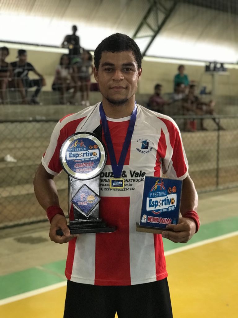 ProjetoWolves17's tweet photo. O artilheiro do amistoso de hoje foi o @_785 Parabéns muito merecido seus esforços foram recompensados!
#Handball 
#Handebol 
#AmorPeloHand 
#Junteseaalcateia 
#HandebolPetropolis #CBHB https://t.co/L40n5LXYVC