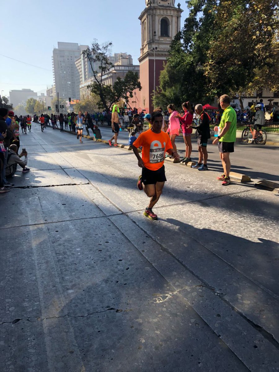 mario0138's tweet photo. Y fueron 2Hrs5945 corriendo como Pacer en @maratonsantiago Tremenda experiencia ayudar a otros corredoreslograr sus objetivos. 
Nota aparte para las zapas 1°vez con @HOKAONEONE 1° vez que no me duelen los pies y los tobillos durante y después de la carrera. #eMDS2018 https://t.co/79Gha15rtt