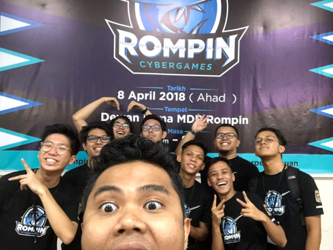 SyahirZol's tweet photo. Tamat sudah Rompin CyberGames

Hampir 600 org yg mai, so next time rompin cybergames kena upgrade dewan lagi besaq. 

#kitamen
#Kitameniacs
#RompinCyberGames
#RompinDiHatiku https://t.co/w7PK7zdCkq