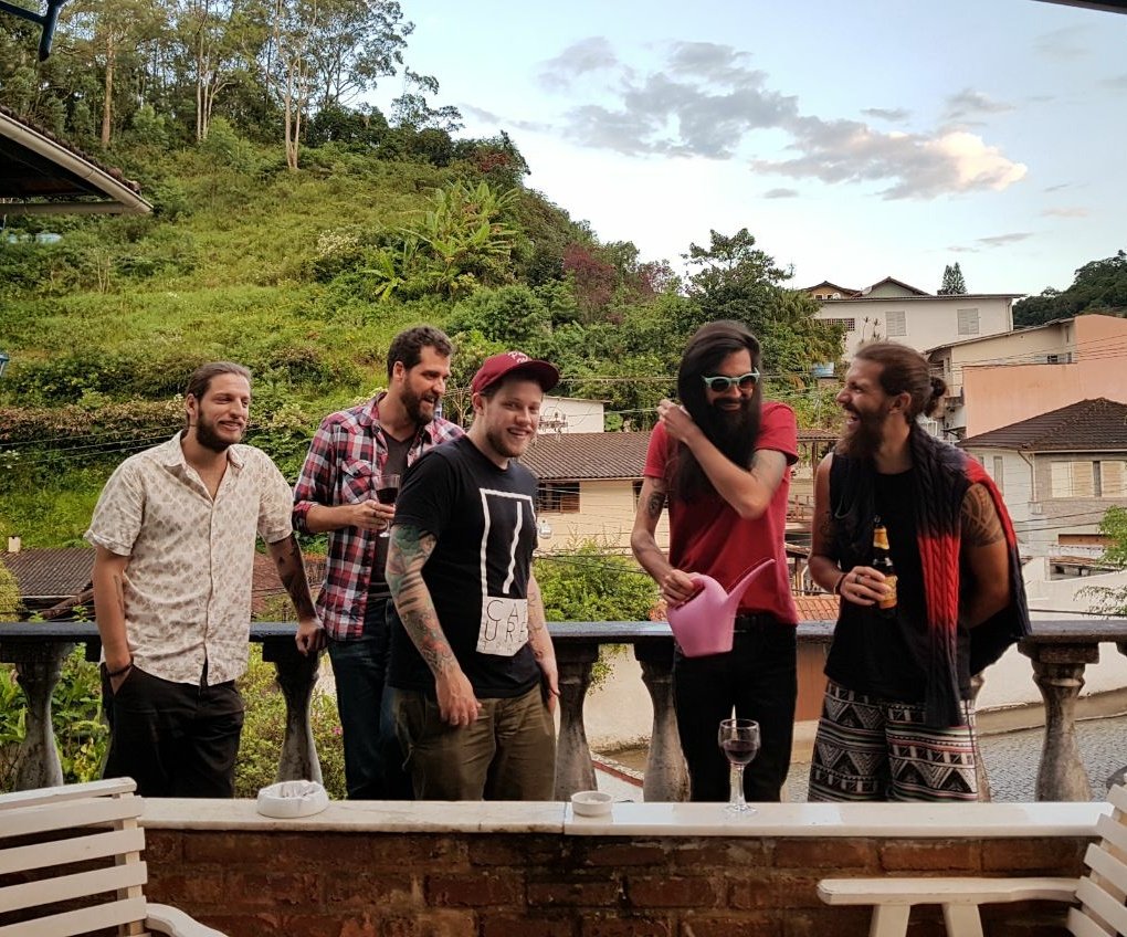 hoverrock's tweet image. E aí minha gente