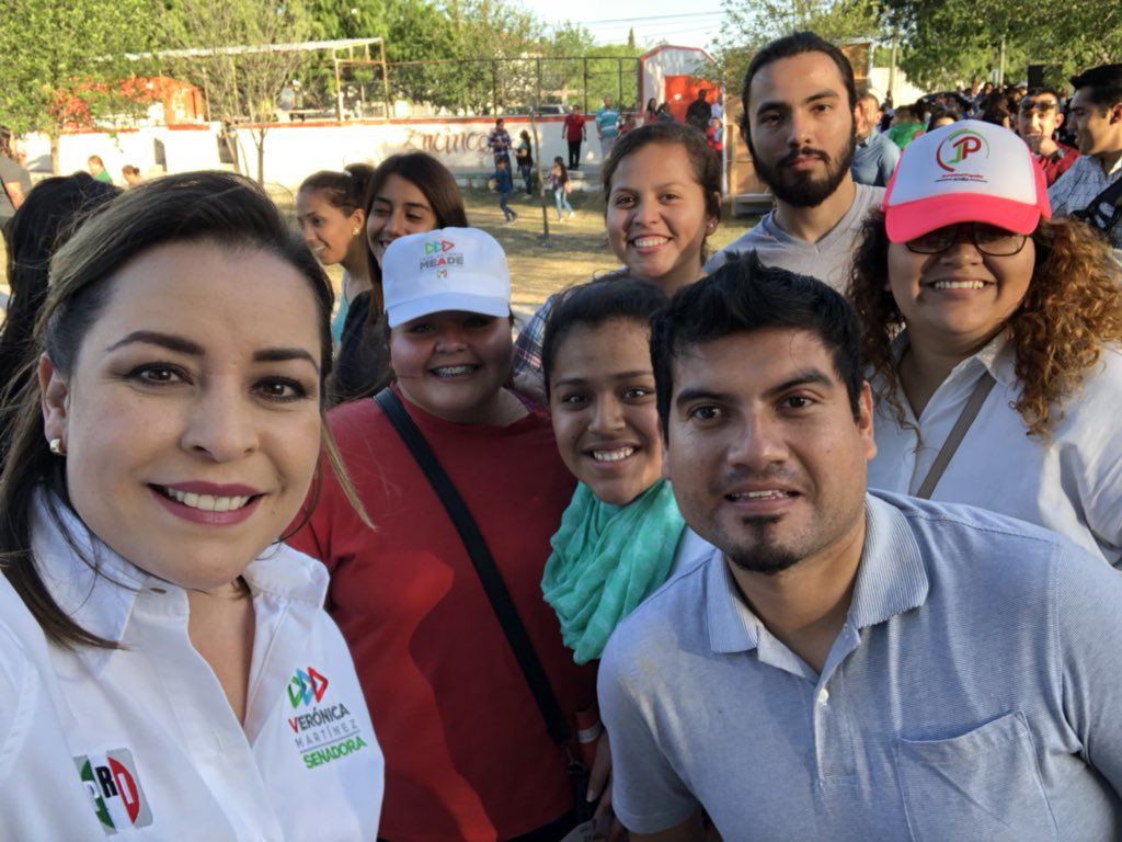 ArmandoRegalado's tweet photo. En #Acuña recibimos con gusto a los Candidatos
#FernandoPurón para #DiputadoFederal y #VerónicaMartínez para #Senadora #SomosPRI
#AvanzarContigo
#PepePresidente
#VamosConTodo
#RedJP https://t.co/Dwsw4KPivj