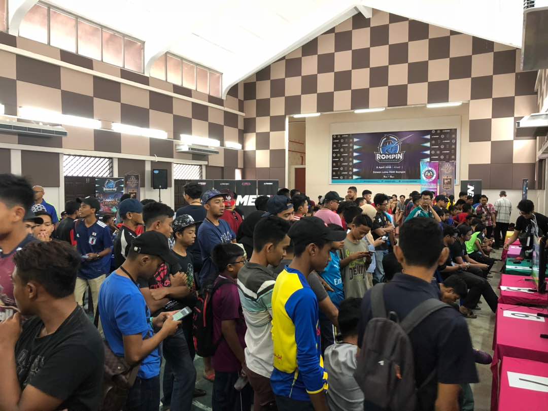 SyahirZol's tweet photo. Tamat sudah Rompin CyberGames

Hampir 600 org yg mai, so next time rompin cybergames kena upgrade dewan lagi besaq. 

#kitamen
#Kitameniacs
#RompinCyberGames
#RompinDiHatiku https://t.co/w7PK7zdCkq