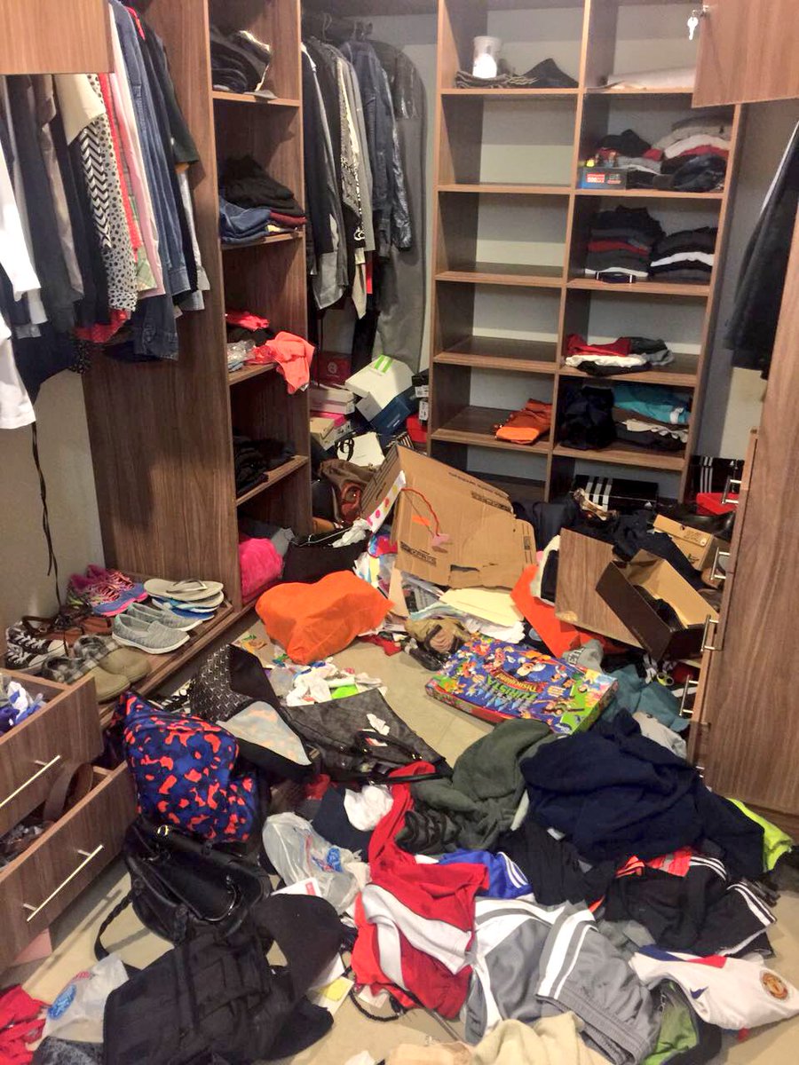 jperezarellano's tweet photo. Así encuentra su casa una familia duranguense que viene regresando de vacaciones. Ya ni en “Las Quintas” se salvan de la delincuencia... ¿pero somos la tercera ciudad más segura no? #FelicesLosLadrones https://t.co/FiNXAb61ps