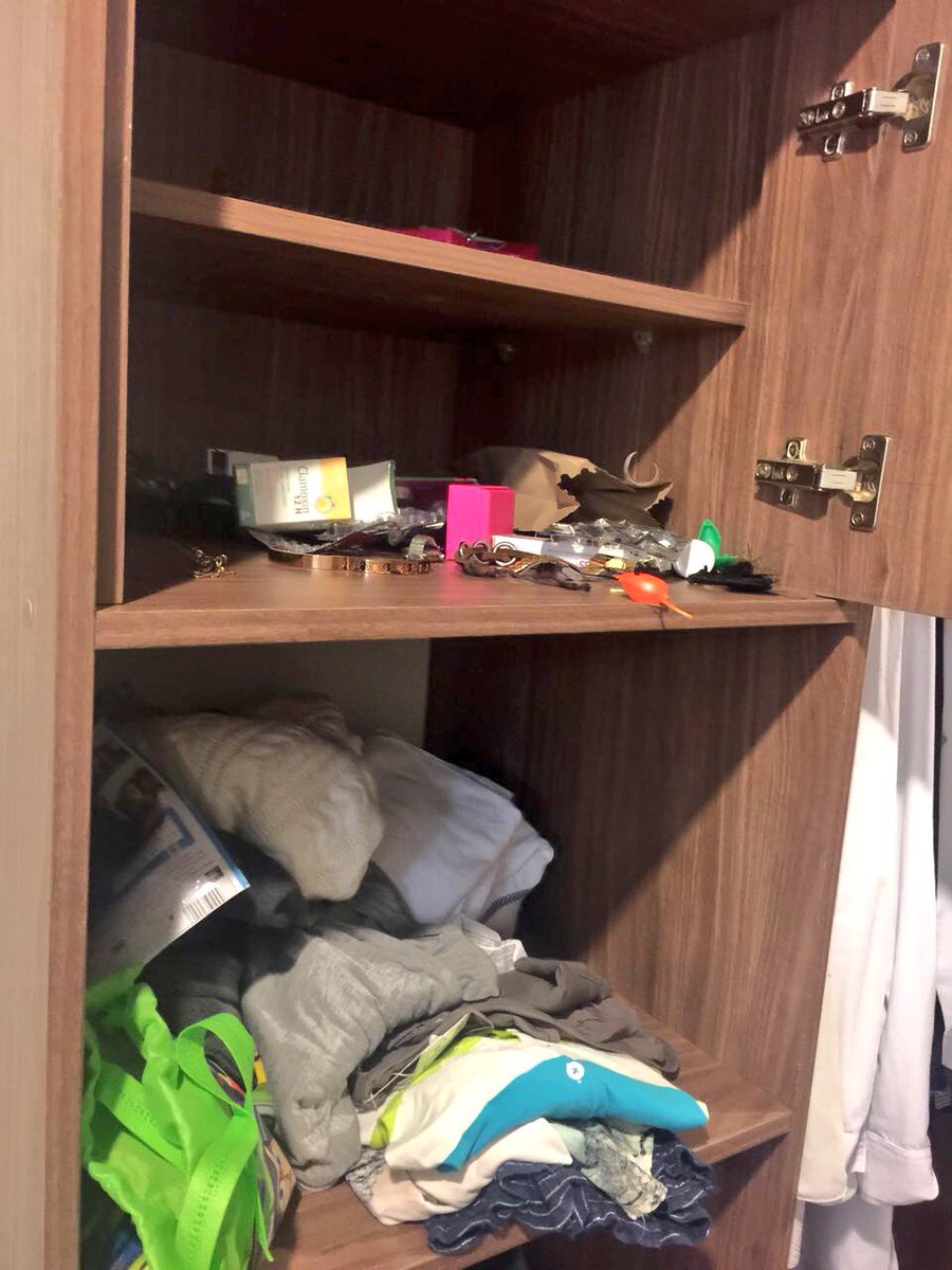 jperezarellano's tweet photo. Así encuentra su casa una familia duranguense que viene regresando de vacaciones. Ya ni en “Las Quintas” se salvan de la delincuencia... ¿pero somos la tercera ciudad más segura no? #FelicesLosLadrones https://t.co/FiNXAb61ps