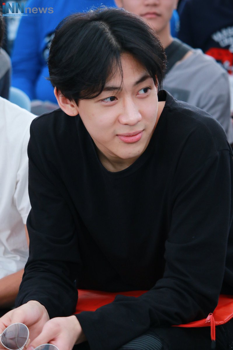 INNNEWS_ENT's tweet photo. “แบมแบม” #GOT7 ระหว่างรอตรวจเลือกทหารกองเกินเข้ารับราชการทหารกองประจำการประจำปี 2561 เขตสายไหม  #BamBam #BamBamGOT7 #INNNEWS_ENT https://t.co/JbwGoLGIpu