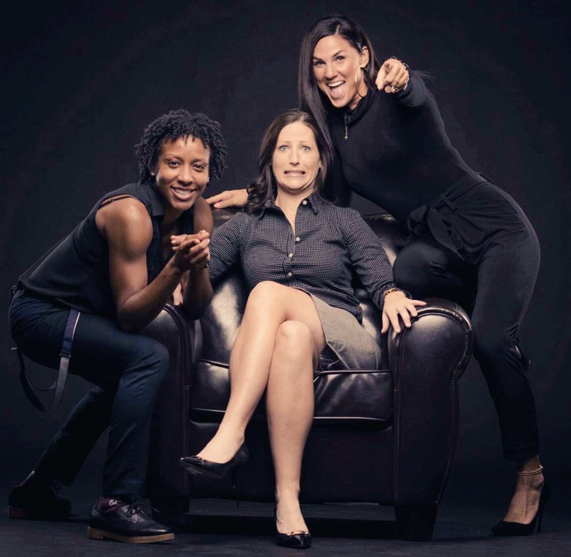 AlexandriaE12's tweet photo. To this amazing woman in the middle...YOU LOVE US! ๐ Happy Birthday @coachmahoney22 I love you! ๐๐ค https://t.co/vomSs9s8Y8