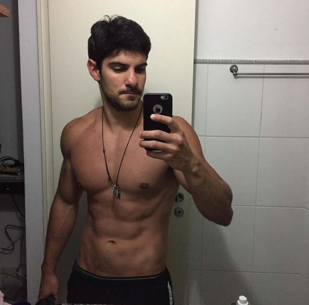 GuaposGay's tweet photo. Cuerpazo https://t.co/tLmvWlfsGU https://t.co/pXXKVSbMXA