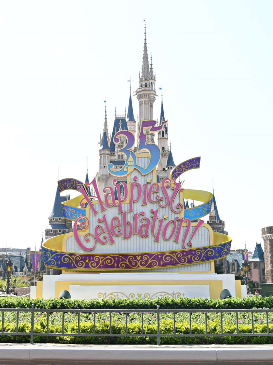 Mezzomikiのディズニーブログ En Twitter シンデレラ城前プラザに東京ディズニーランド35周年 Happiest Celebration のデコレーションが登場しました 詳しくは T Co Igjsltvzya Mezzomikiのディズニーブログ En Twitter シンデレラ城前プラザに東京ディズニーランド35周年 Happiest Celebration のデコレーションが登場しました 詳しくは T Co Igjsltvzya